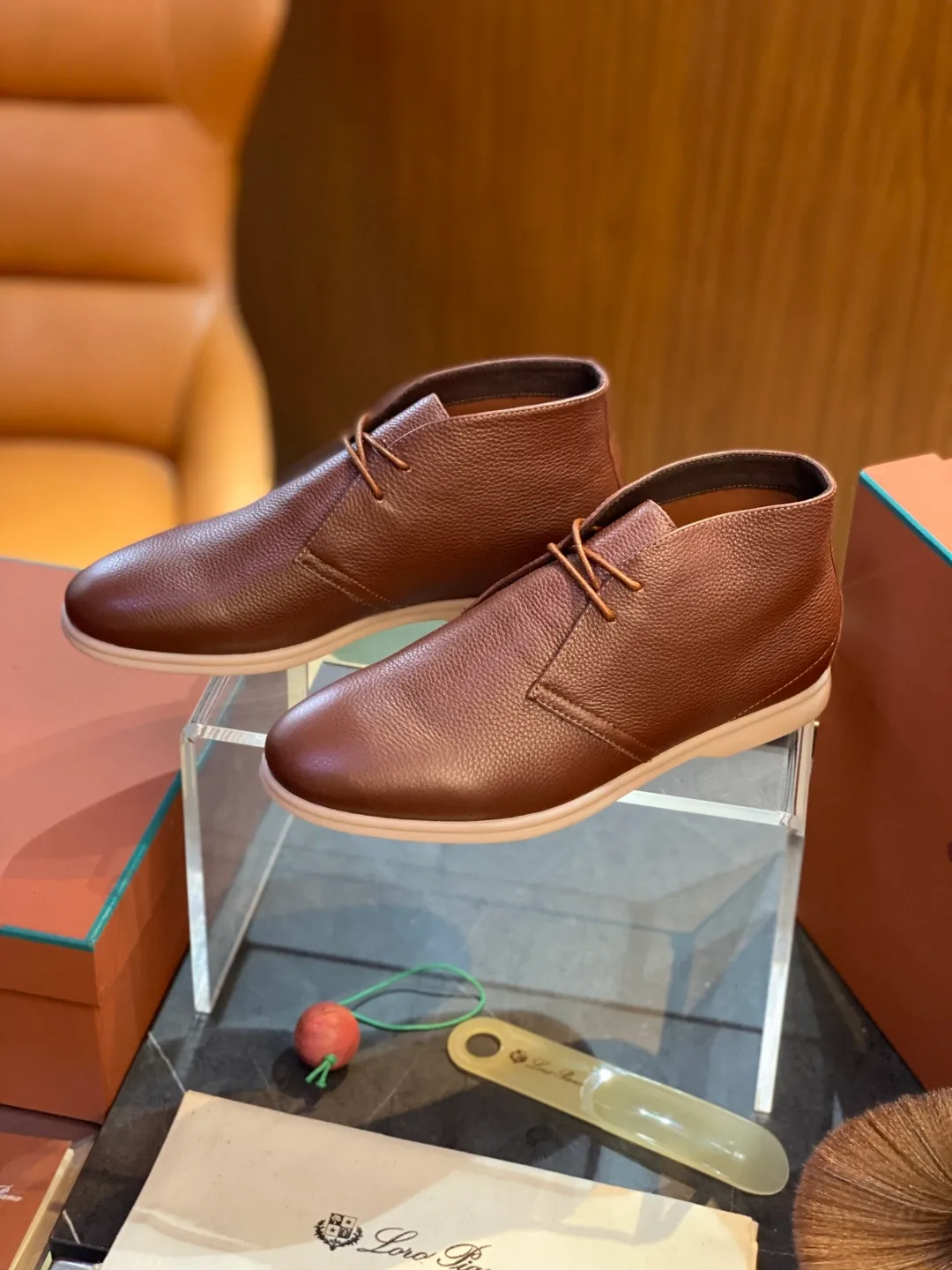 💰780 Loro Piana men's boots for autumn and winter ♞size; 39~46 The flexibility of first-layer cowhide returns to nature and feels the freedom and elegance in the city. A return to the original equestrian elegance aesthetics, Loro Piana is once again inspired by equestrianism this season, perfectly integrating freedom, elegance and functionality.